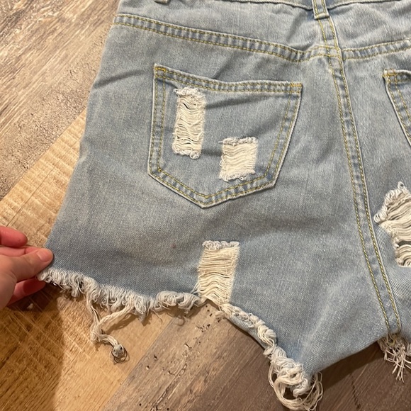 Light wash shorts✨ - Picture 4 of 5